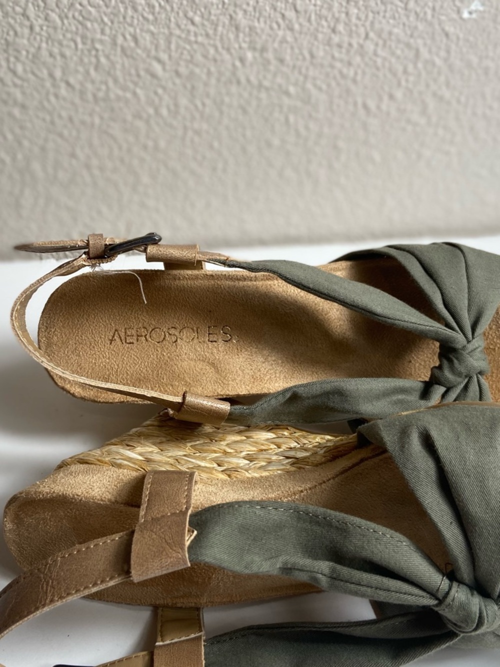 Aerosoles~Earthy~Green~Canvas Fabric~Knotted Design~Rattan~Wedge~Sandal~Size 7 - Picture 8 of 12